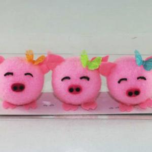 5cm pom pom pig with bowknot 3pk