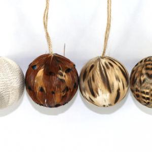 6cm Feather ball with rope 20Y071
