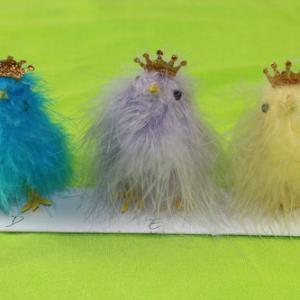 8cm Feather chick with crown ST91105