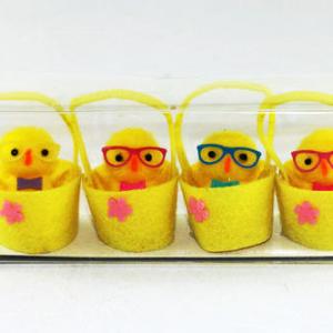 Chick with glass in basket 4pk