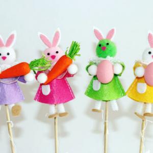 Easter bunny with egg & carrot on the stick
