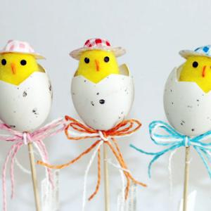 Easter chick in egg with hat on the stick