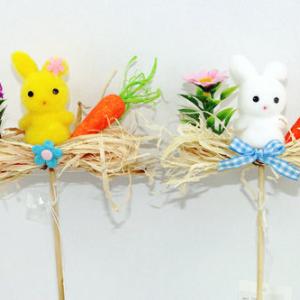 Easter rabbit with grass on 18cm stick 20BS003-18