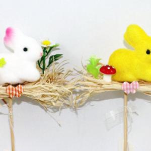 Easter rabbit with grass on 18cm stick 20BS003-2-18