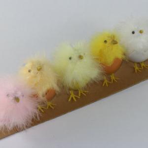 Feather chick with egg ST91057