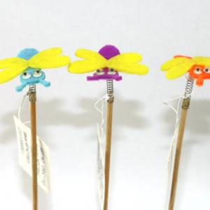Felt bee with stick 12BS217A5