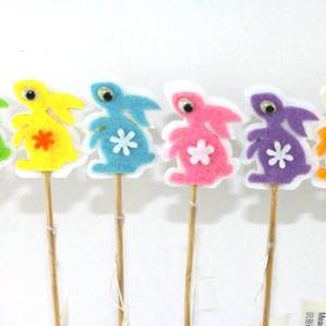 Felt bunny with stick 12BS217A2