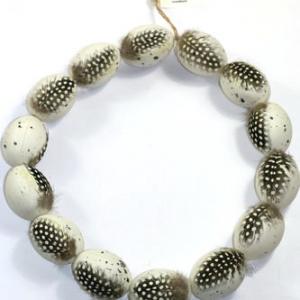 Plastic egg with feather wreath ST93078