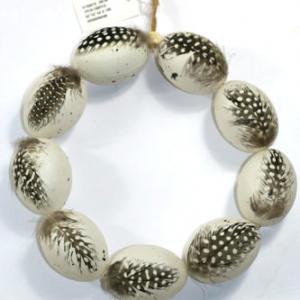 Plastic egg with feather wreath ST93079