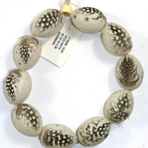 Plastic egg with feather wreath ST93082
