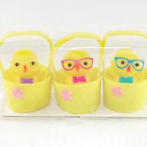 Pom pom chick with glass and bow tie in 6cm basket 3pk
