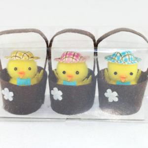 Pom pom chick with hat in 6cm basket 3pk