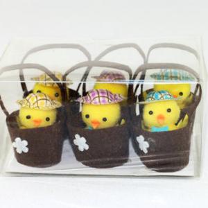Pom pom chick with hat in 6cm basket 6pk