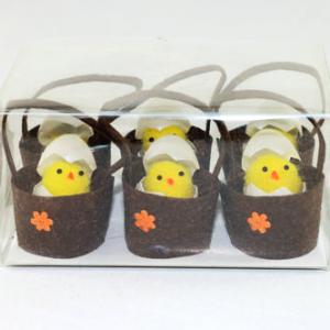 Small chick with egg in 6cm basket 6pk