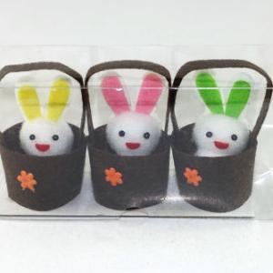 White bunny in 6cm basket color asst. 3pk